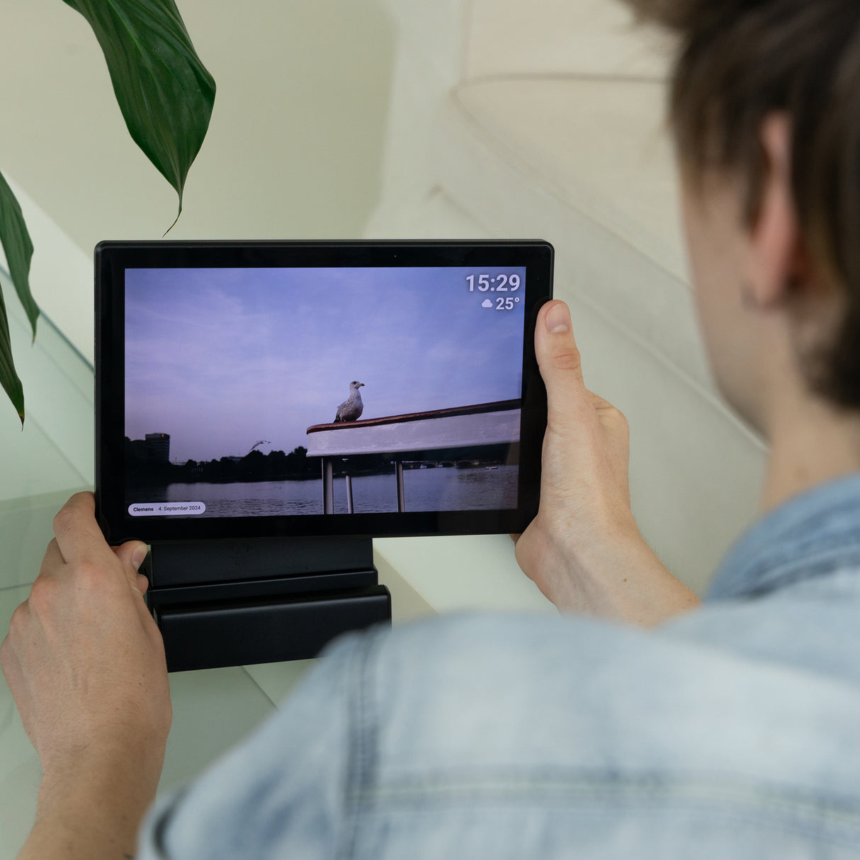 Smarter picture frame | 10 "Diagonal | WiFi | App Control | Model 106 Portable